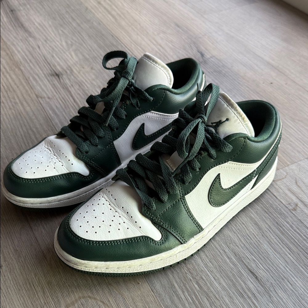 woman green Jordans